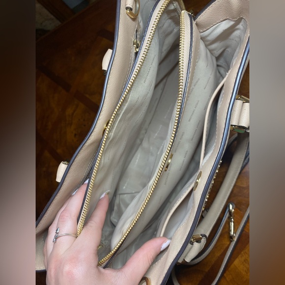 Michael Kors Beige Bag - Picture 9 of 11